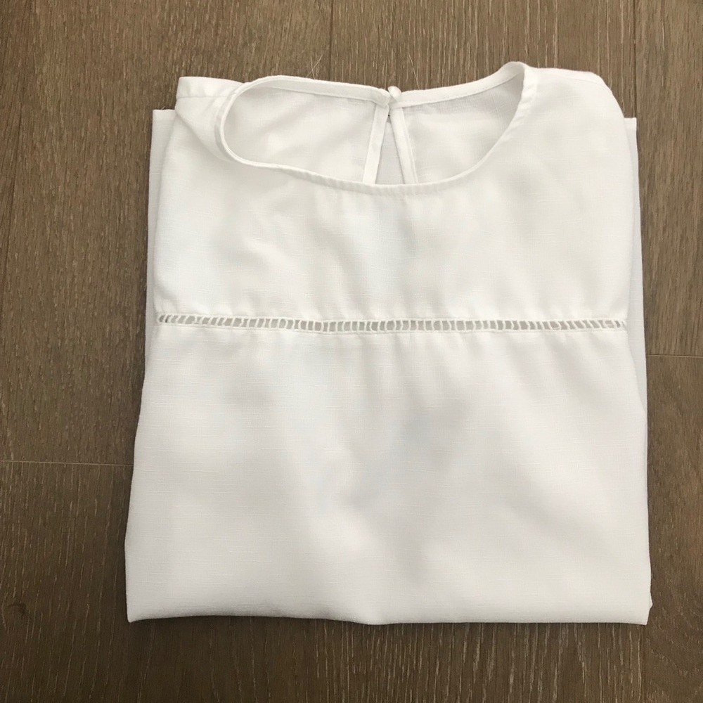 Short sleeve white top